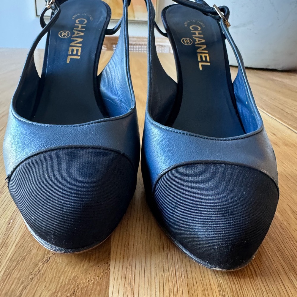 CHANEL Women's Black and Navy with gold tipped Heels - size 39/40 gently worn - Picture 4 of 11